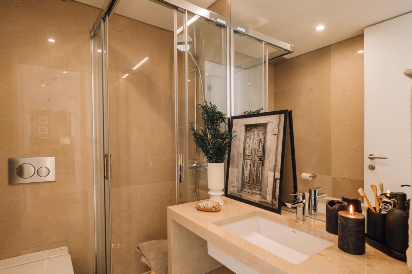 Piombino - 2 Bedrooms And Terrace In Alvalade Lisbon